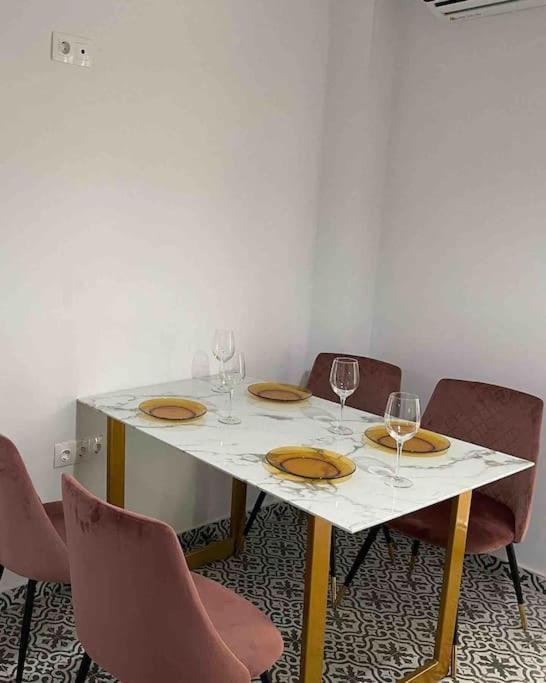 Family Apartment With Private Yard Next To Agios Dimitrios Church Thessaloníki Eksteriør bilde